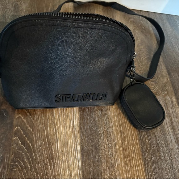 Steven Madden Black Crossbody Bag - Picture 6 of 8